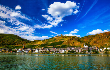 Naklejka premium lake in the mountains