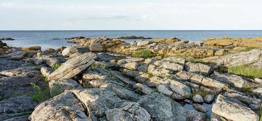 Felsige Küste an der Ostsee
