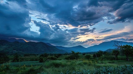 Obraz premium Dusk Mountain with Cloudy Sky