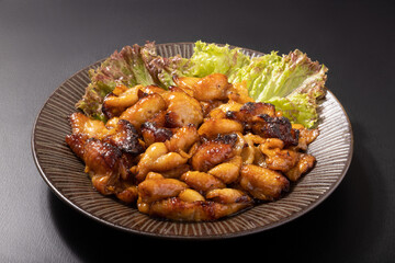 鶏皮　炭火焼き