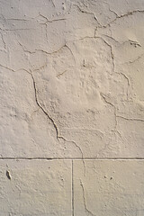 Grietas en pared blanca