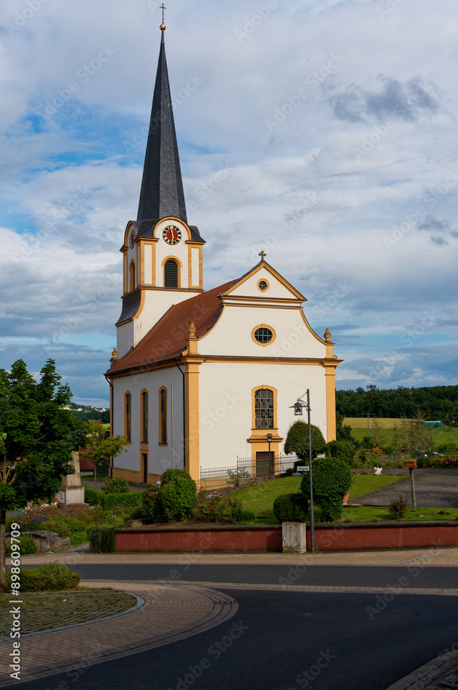 Poster Die Kirche von Pfersdorf, Gemeinde Poppenhausen, Landkreis Schweinfurt, Unterfranken, Bayern, Deutschland