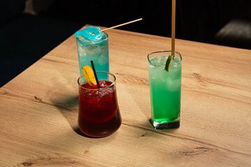 Te helado de frutas con postre