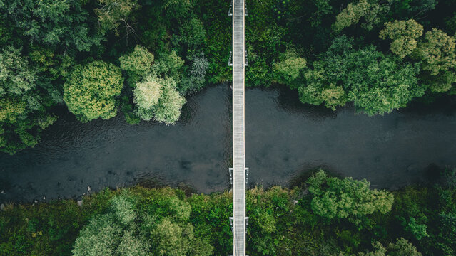 Wooden footbridge over the Ropa river