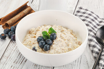 Oats porridge with blueberry