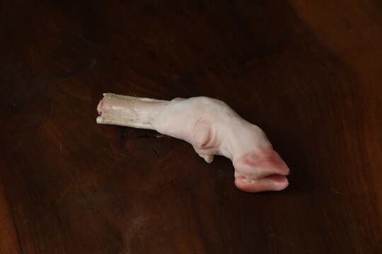 Raw lamb feet before making soup