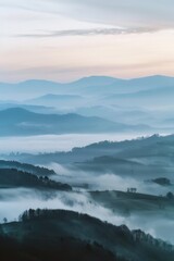 Obraz premium A misty landscape featuring a mountain range with fog rolling in