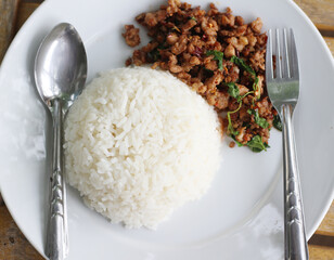Stir-fried minced pork with basil