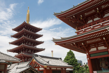 Obraz premium Sensoji, also known as Asakusa Kannon Temple is a Buddhist temple located in Asakusa. It is one of Tokyo's most colorful and popular temples.