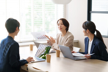 女性　ビジネス