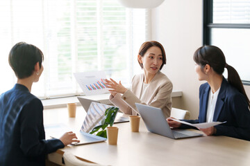 女性　ビジネス