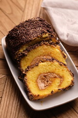 A roll cake is a sponge cake baked in a shallow pan, filled with jam or buttercream and then rolled. Roll cakes are often known as jam rolls, or jelly rolls in the United States. mocha. bolu meranti.