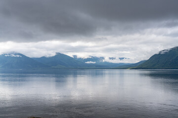 Obraz premium Turnagain Arm, It is one of two narrow branches at the north end of Cook Inlet, the other being Knik Arm. Turnagain is subject to climate extremes and large tide ranges. Kenai Mountains. 