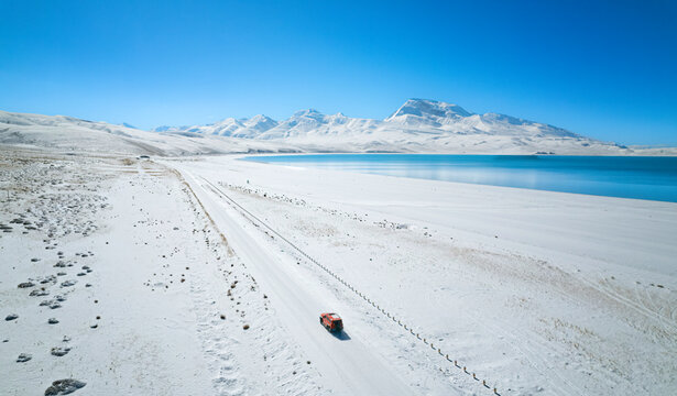 driving alone at the Lake Manasarovar and Naimona'nyi Peak/Gurla Mandhata