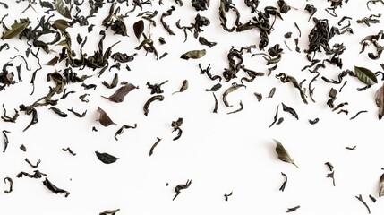 Obraz premium Dry tea leaves making a frame on a white background leaving an empty space in the middle
