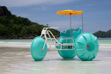 Wasser-Fahrrad am Strand 