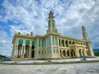 Obraz premium Agung Mosque of Buol Regency, Central Sulawesi, Indonesia.