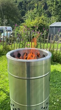 Feuertonne im Garten