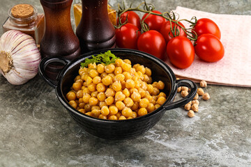 Canned chickpea in the bowl