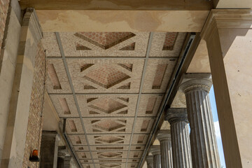 Obraz premium Detailed view of the colonnade at the Alte Nationalgalerie in Berlin
