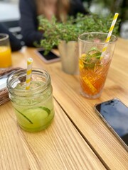 orzeźwiające napoje z lodem