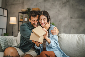 Boyfriend surprise his girlfriend for birthday with gift present