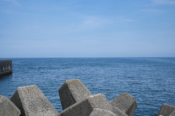真夏の波止場風景