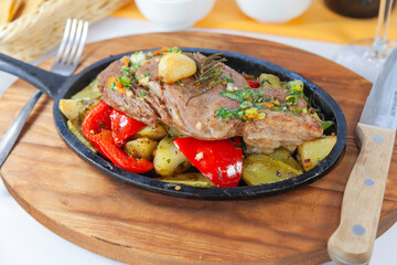 Sirloin Mexicano servido en Sartén 