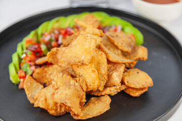 Comida de Entrada Mexicana, Acompañada por Salsa Pico de Gallo