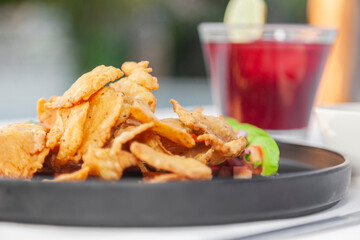 Comida de Entrada Mexicana, Acompañada por Salsa Pico de Gallo