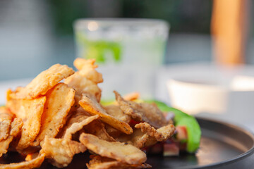 Comida de Entrada Mexicana, Acompañada por Salsa Pico de Gallo