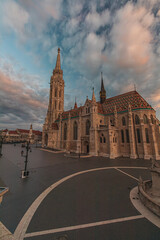 Obraz premium Roman Catholic Matthias Church and Fisherman's Bastion in the morning. Budapest