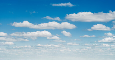 Fototapeta premium sky, white fluffy clouds, byight light, beautiful, freedom