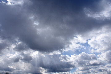 Obraz premium 雨が降りそうな雲