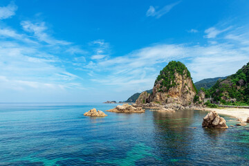 【新潟県蓬莱山】笹川流れ蓬莱山は天下の名勝。突如現れる巨大な岩山