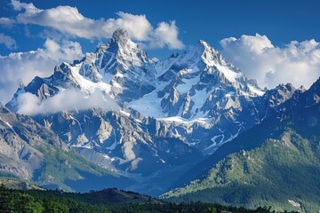 Obraz premium Mountain range with snowy peaks in the background, suitable for use in travel, adventure or winter-themed images