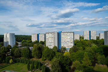 osiedle tysiąclecia katowice- największe osiedle na śląsku obok dużego parku © BMH-Production
