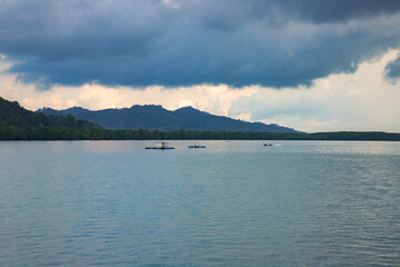 Paisaje exótico y hermosa vista durante un crucero en barco por el Océano Índico en Tailandia, papel tapiz, fondo
