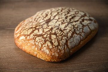 rye bread according to Jeffy Hamilman's recipe on the table