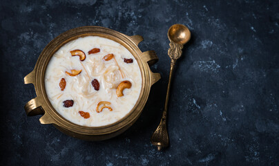 Onam payasam photo, high quality image of Semiya payasam or Kheer payasa arranged in traditional brass bowl