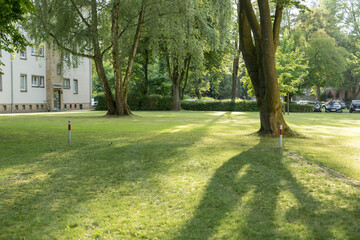 Park in einem Wohngebiet