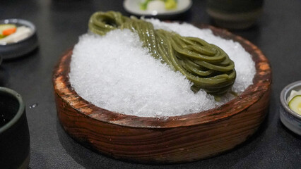 Noodles made with green tea and cold ice