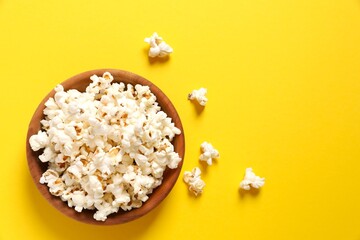 Delicious popcorn on a colored background
