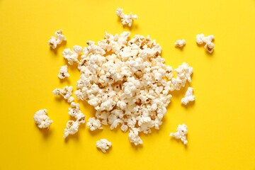 Delicious popcorn on a colored background