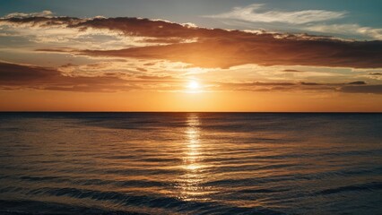 Obraz premium the sun in the afternoon over the beautiful sea surface