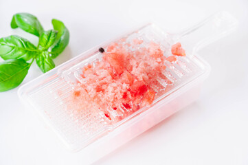 すりおろした凍ったスイカ