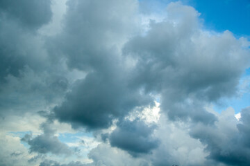 Obraz premium Sonne und Wolken