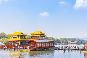 Naklejka premium Cruise boats in traditional chinese style at the jetty in Hangzhou, China