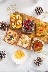 Fruit and vegetable sandwiches for a delicious breakfast or snack