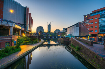 Fototapeta premium Birmingham canal at sunrise, England